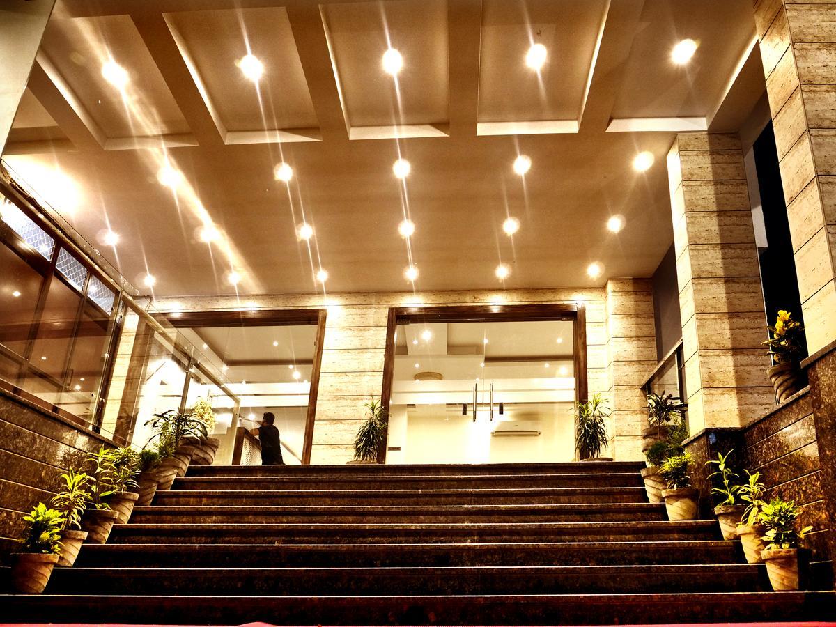 Hotel Trance Ganga Tapovan Exterior photo